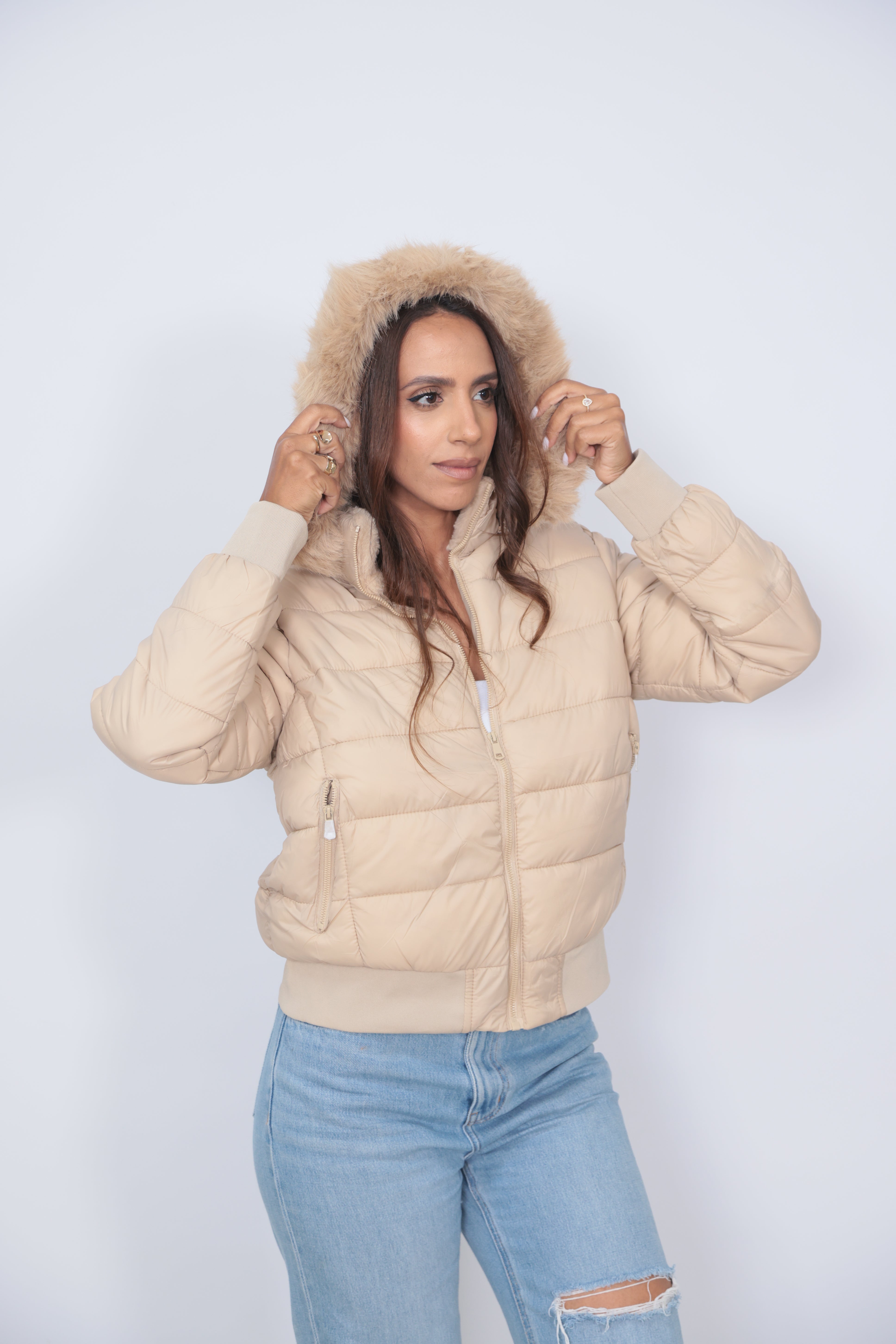 מעיל פרוותי עם כובע