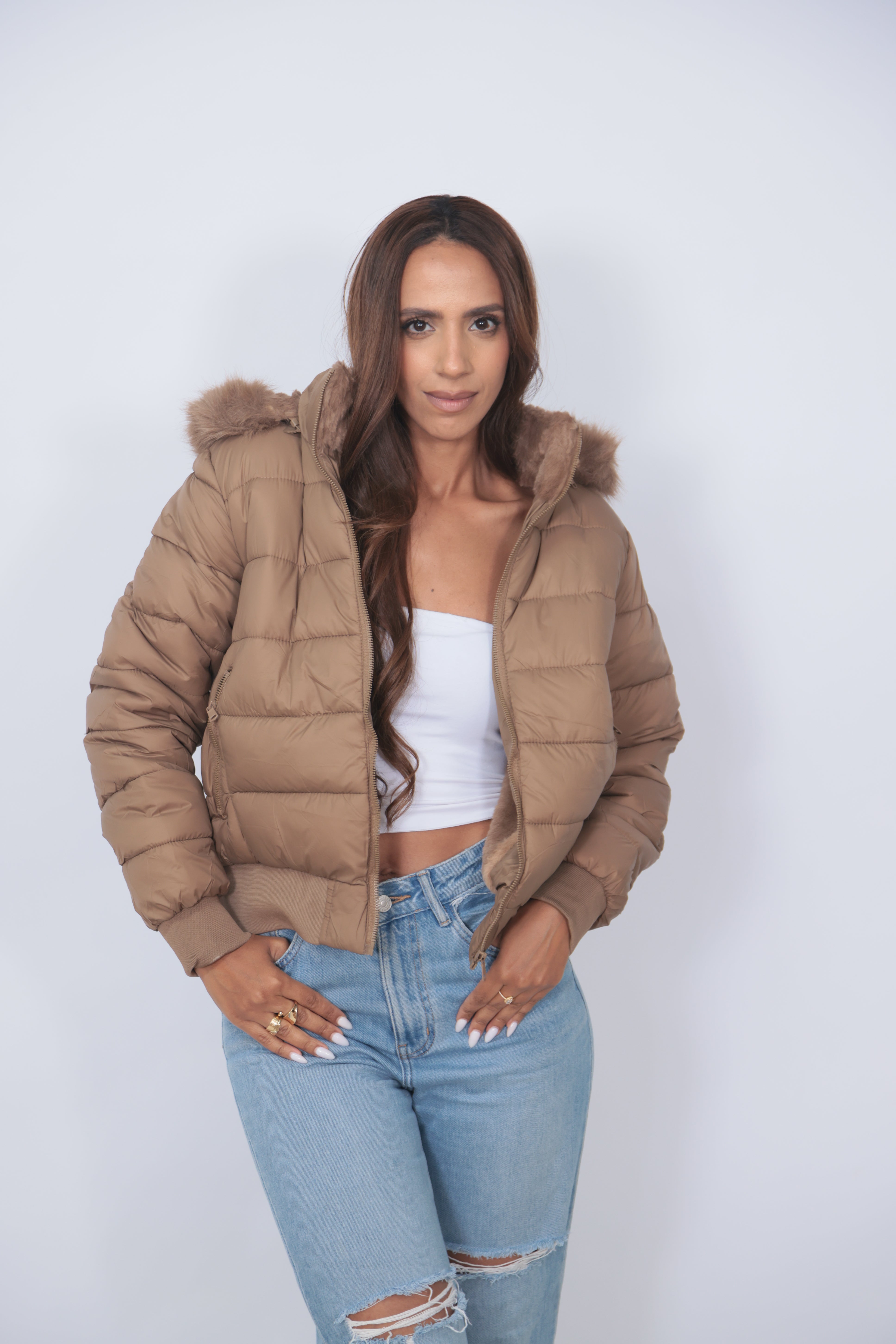 מעיל פרוותי עם כובע